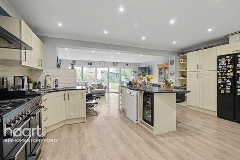 5 bedroom detached house for sale, Bishop's Stortford CM23