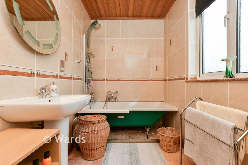 En-Suite Bathroom