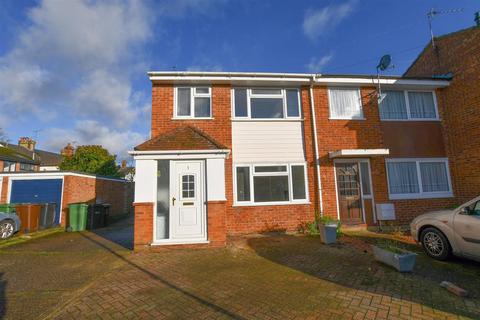 3 bedroom end of terrace house to rent, Hardwicke Place, London Colney, AL2