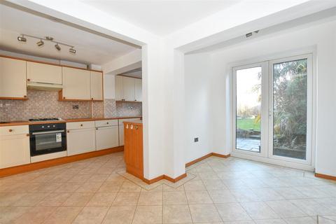 3 bedroom end of terrace house to rent, Hardwicke Place, London Colney, AL2