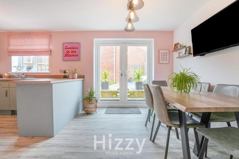 3 bedroom detached house for sale, Tanner Walk, Hadleigh IP7