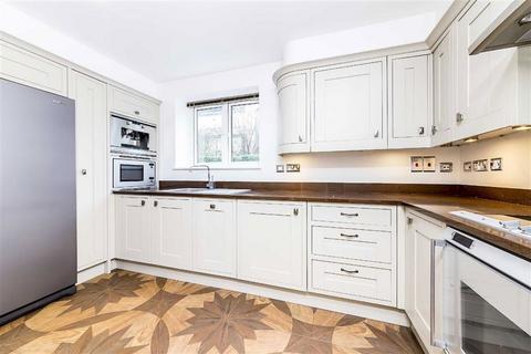 undefined, Strand Drive, Kew TW9