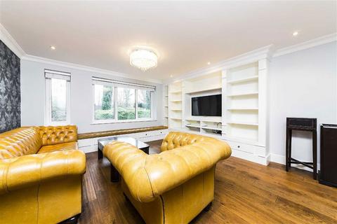 undefined, Strand Drive, Kew TW9