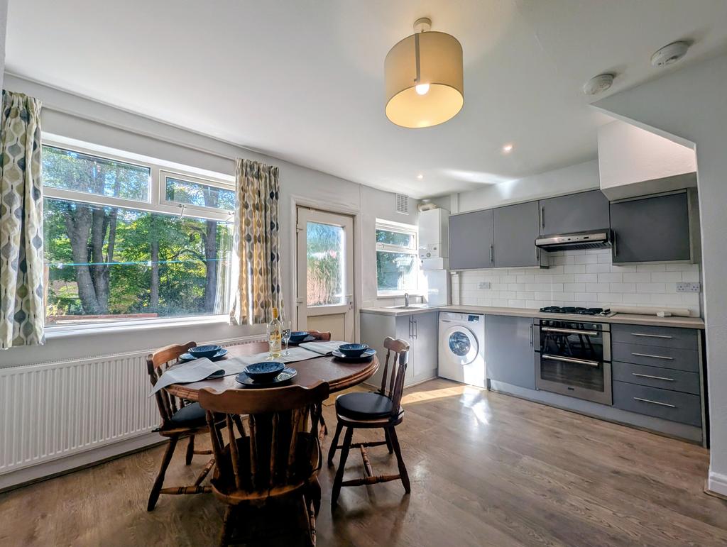 56 Kelso Gardens Kitchen