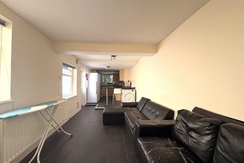 1 bedroom in a house share to rent, Coburn street, Cardiff CF24