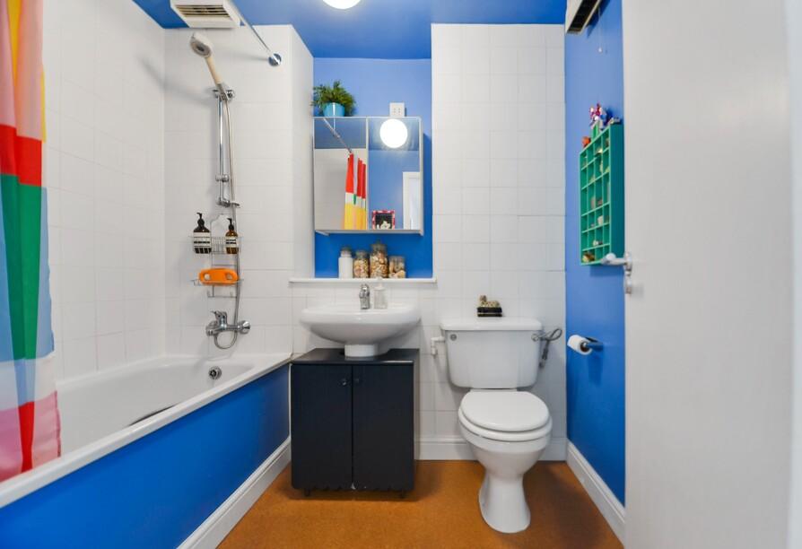 Bathroom (1).jpg