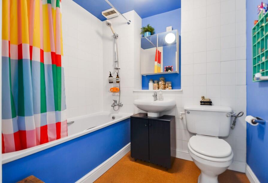 Bathroom (2).jpg
