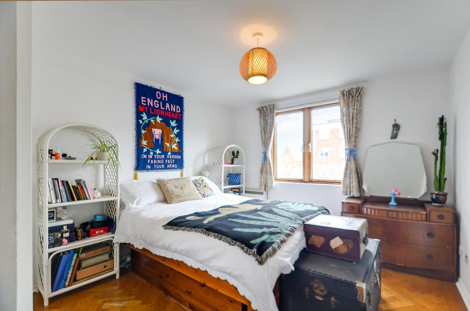 Bedroom 1 (3).jpg