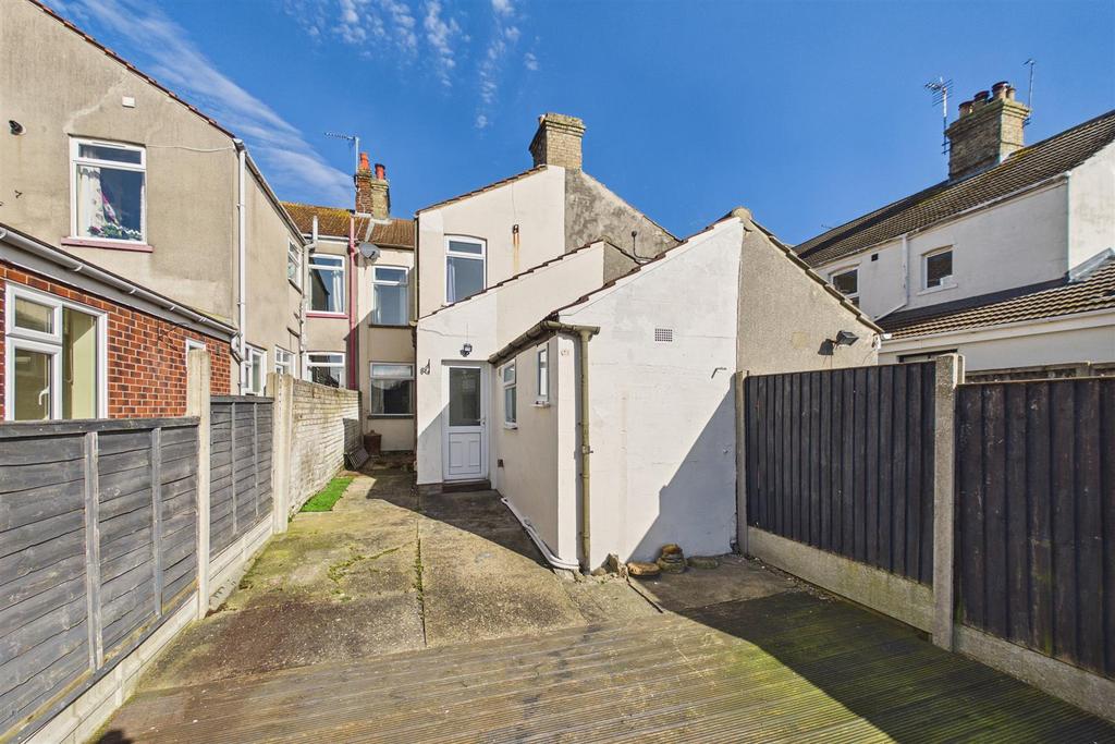 Rear Garden-3.jpg