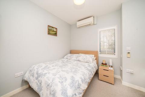 1 bedroom flat for sale, Deodar Road, London SW15