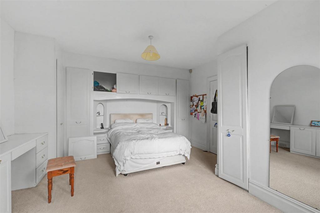 Bedroom 1 2.jpeg