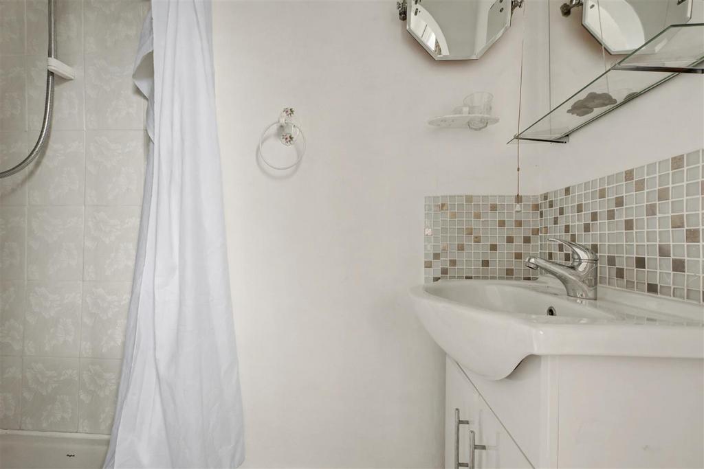 Ensuite.jpeg