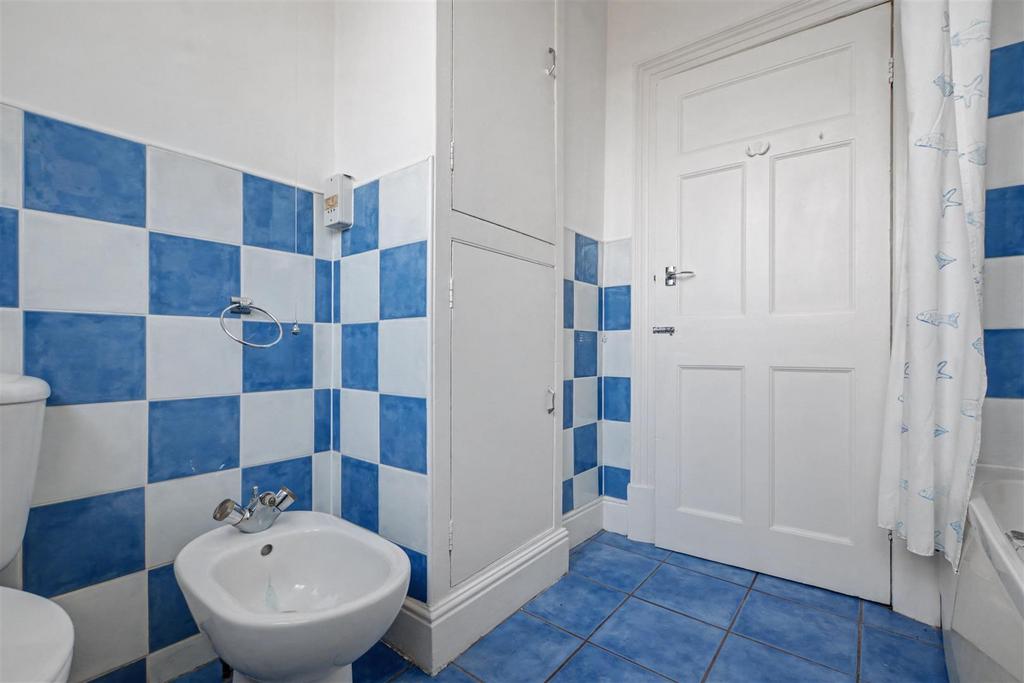 Bathroom 2.jpeg