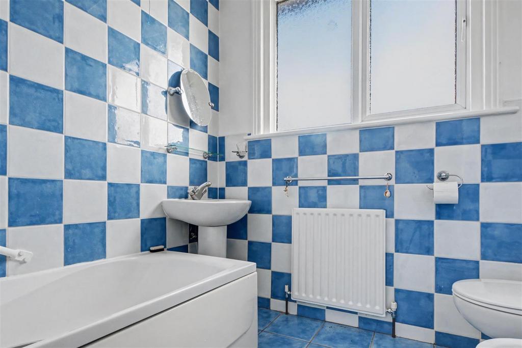 Bathroom 1.jpeg