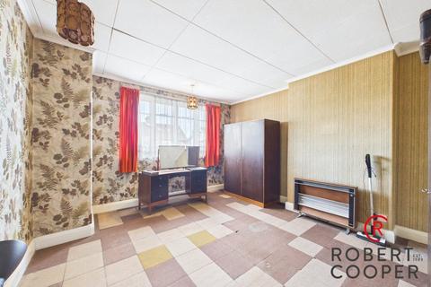 3 bedroom semi-detached house for sale, North View, Pinner, HA5