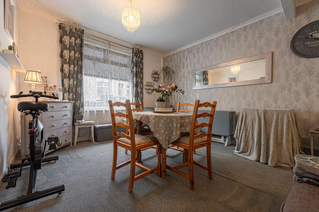 Lounge/Dining Room