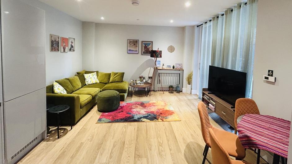 Living Room 2.jpg
