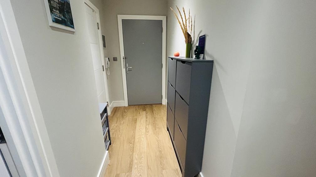 Hallway 1.jpg
