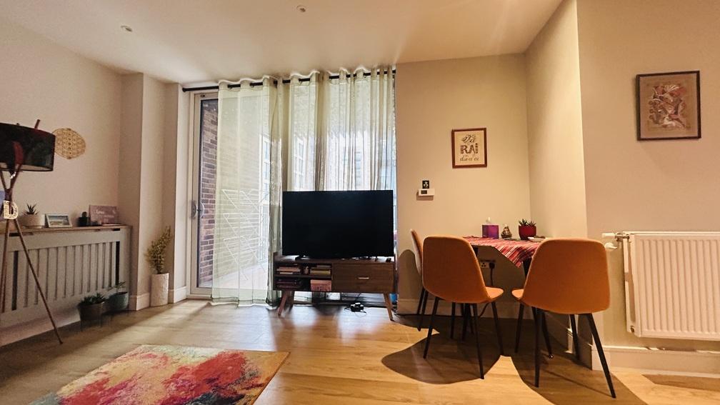 Living Room 1 .jpg