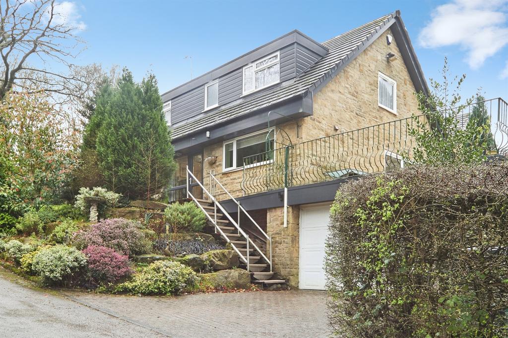 Detached house exterior, driveway, garage