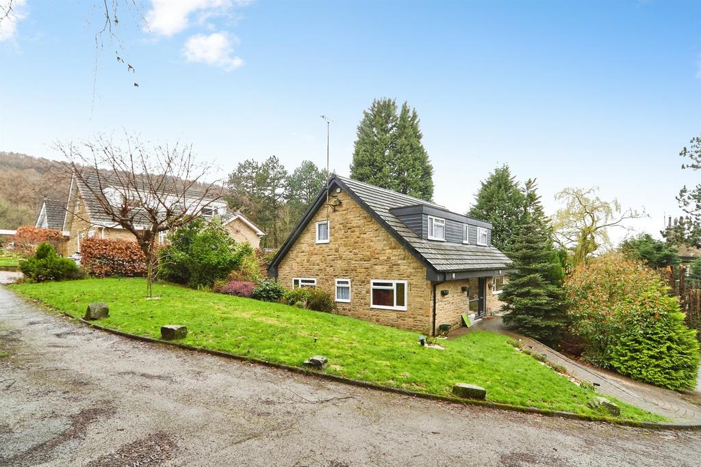 Detached house exterior, driveway