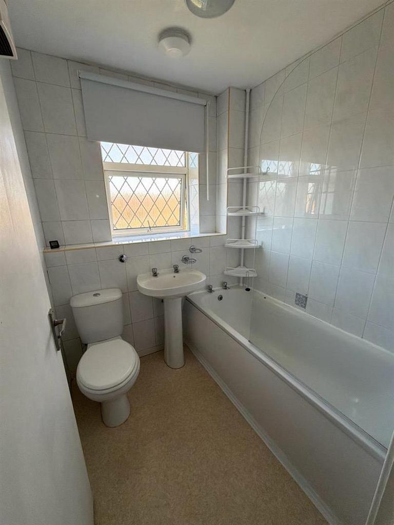 Bathroom 2.jpg