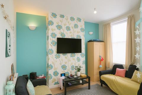 3 bedroom terraced house to rent, (3) 124 Noel Street, Forest Fields, Nottingham, NG7 6AU