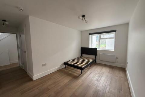 undefined, Manaton Crescent, Southall UB1