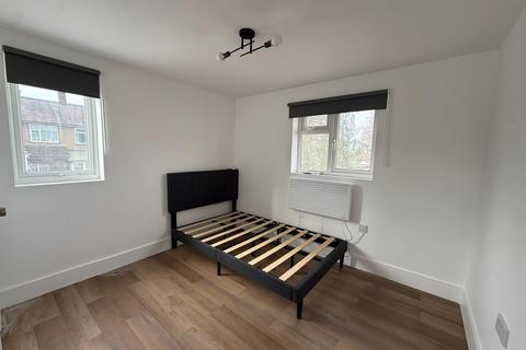 undefined, Manaton Crescent, Southall UB1