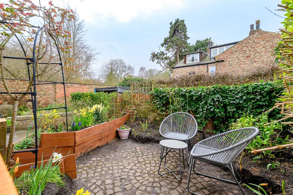Front courtyard