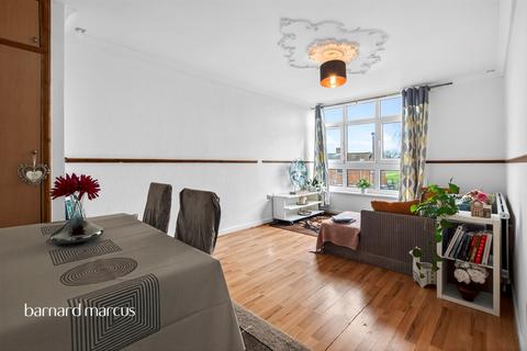 1 bedroom flat for sale, Woking Close, Roehampton, London
