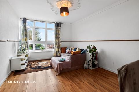 1 bedroom flat for sale, Woking Close, Roehampton, London