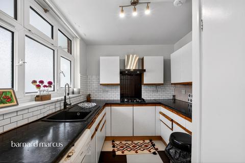 1 bedroom flat for sale, Woking Close, Roehampton, London
