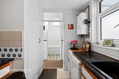 1 bedroom flat for sale, Woking Close, Roehampton, London