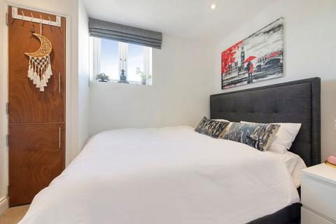 1 bedroom flat to rent, Fulham Palace Road, London SW6