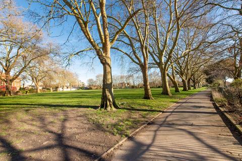 1 bedroom flat to rent, Fulham Palace Road, London SW6