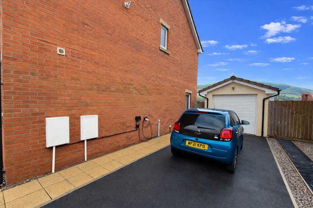 Driveway/Garage