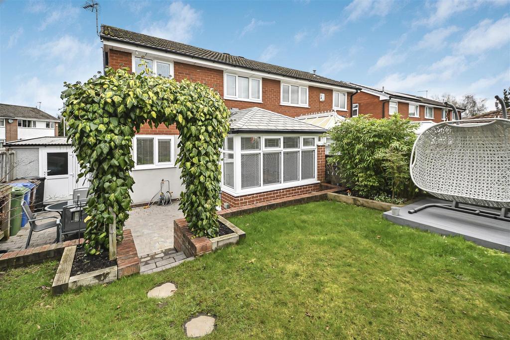 7 Sevenoaks Rear of Property.jpg