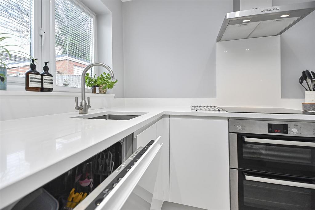 7 Sevenoaks Kitchen (1).jpg