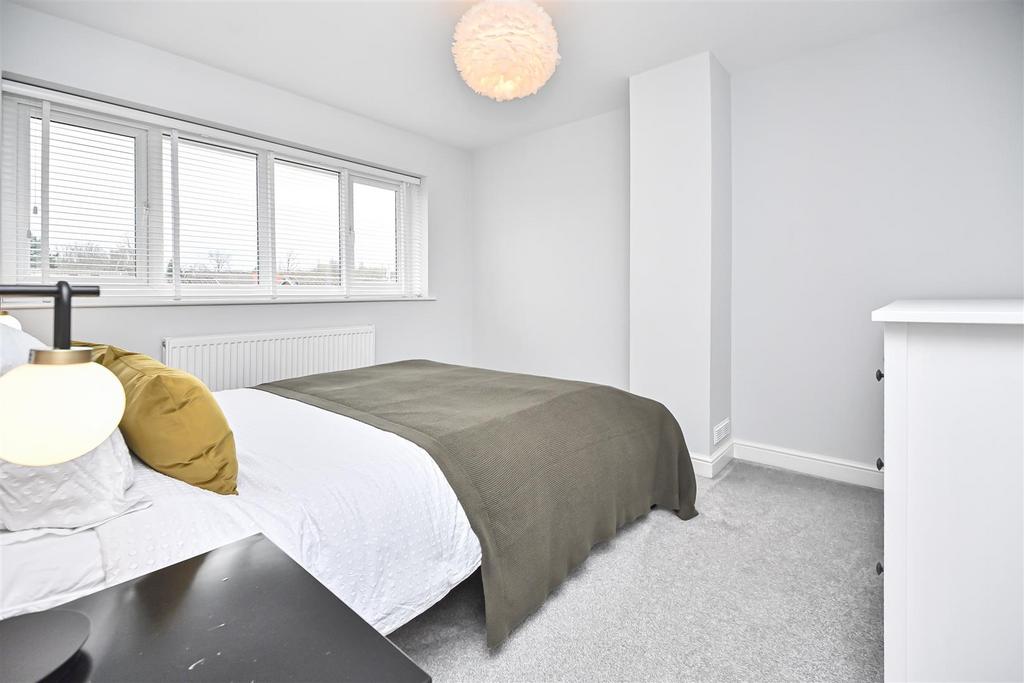 7 Sevenoaks Bedroom 1 (2).jpg