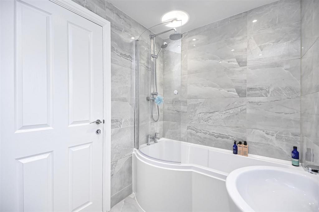 7 Sevenoaks Bathroom (1).jpg