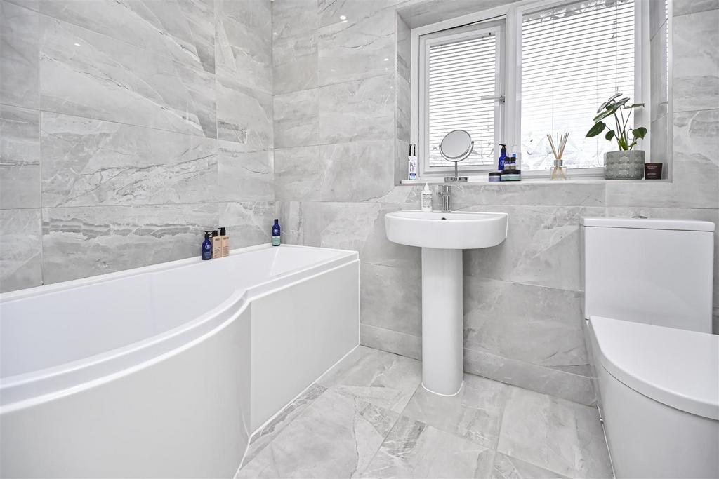 7 Sevenoaks Bathroom (2).jpg