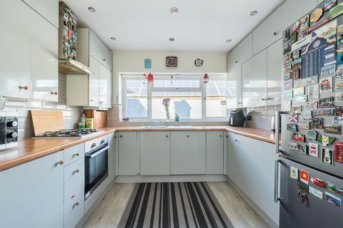5 bedroom bungalow for sale, Orchard End Avenue, Amersham, HP7
