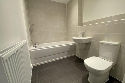 2 bedroom flat to rent, Wentworth Drive, Priors Hall