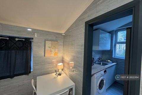 Studio to rent, Picardy Road, Belvedere, DA17