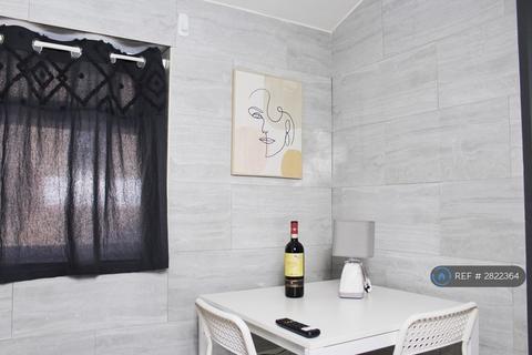Studio to rent, Picardy Road, Belvedere, DA17