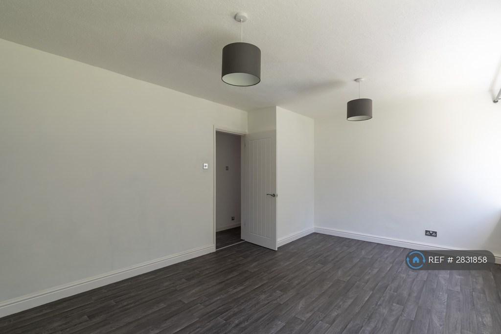 Lounge/Dining