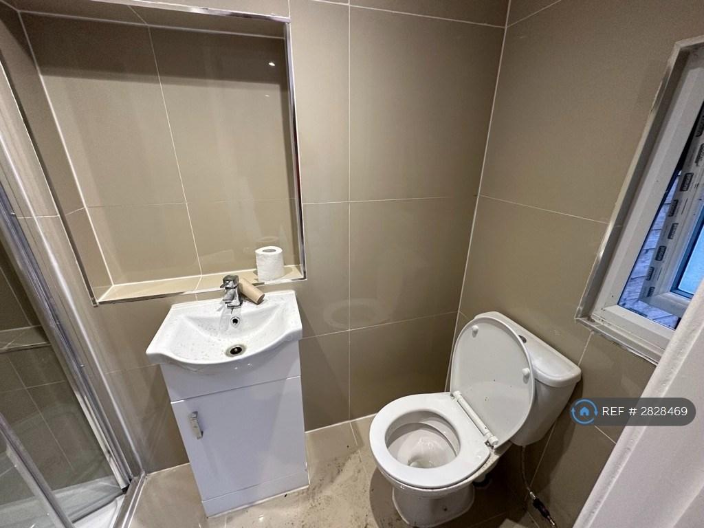 Sink & Toilet