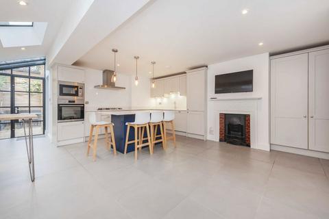 3 bedroom maisonette to rent, Klea Avenue, London SW4