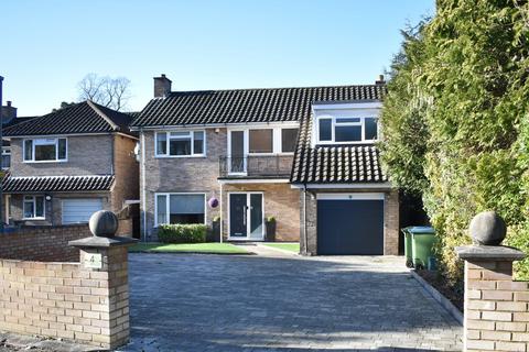3 bedroom detached house to rent, Brumana Close, Weybridge, KT13